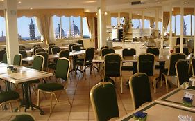 Hotel Champagne Palace